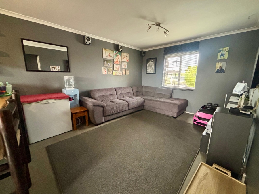 2 Bedroom Property for Sale in Goodwood Park Western Cape